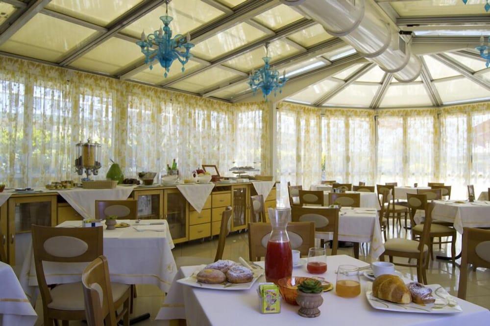 Hotel Leonessa Волла Екстер'єр фото